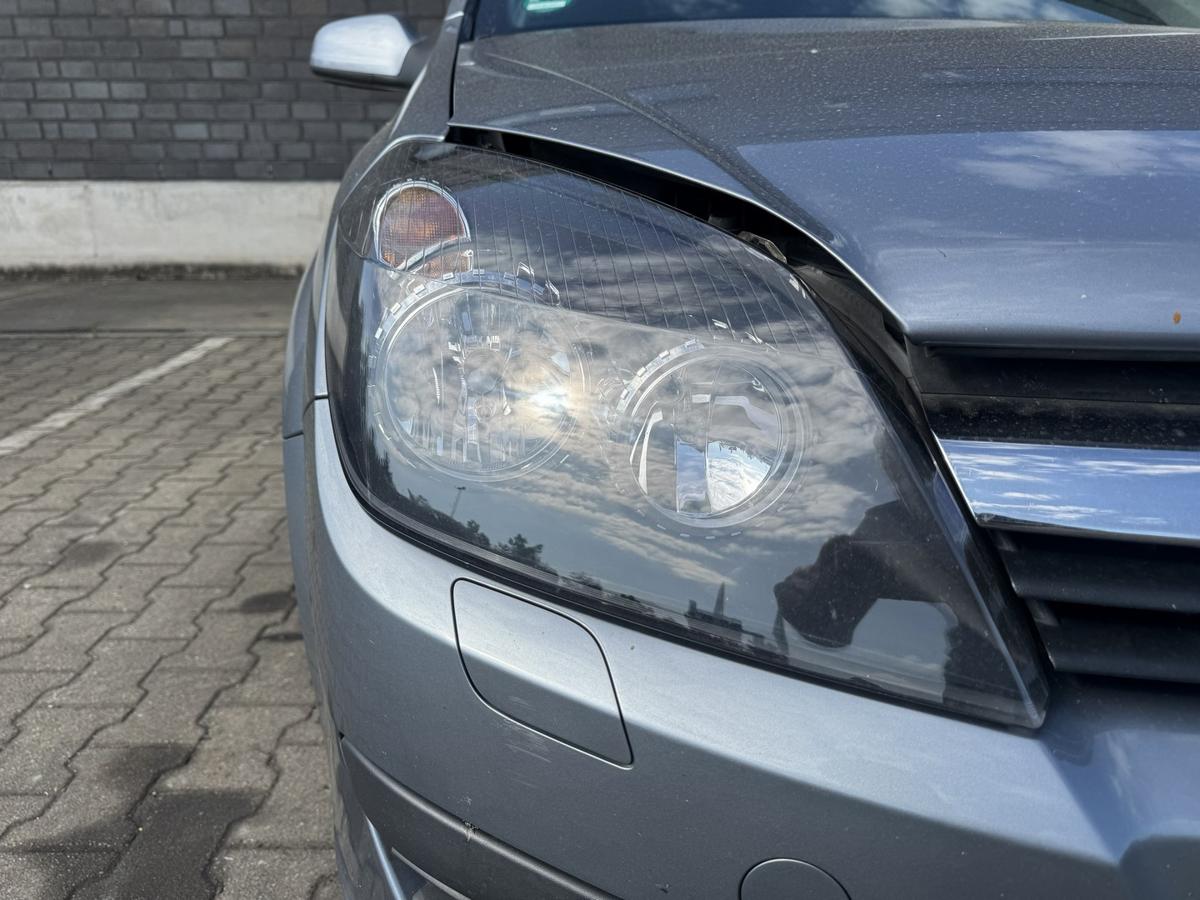 Opel Astra H original Scheinwerfer vorn rechts Halogen Schwarzer Hintergrund Bj.2006